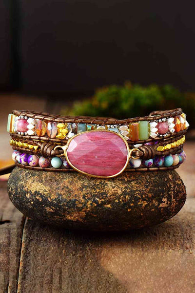 Handgefertigtes Armband mit Naturstein-Perlen