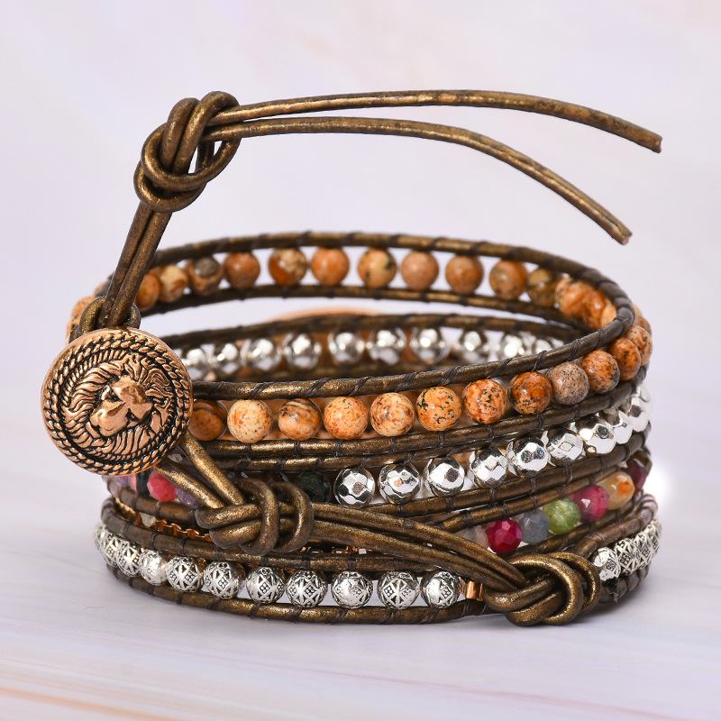 Mehrlagiges Armband aus Natursteinen
