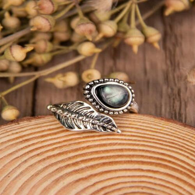Bypass-Ring mit Mondstein und Blatt-Design