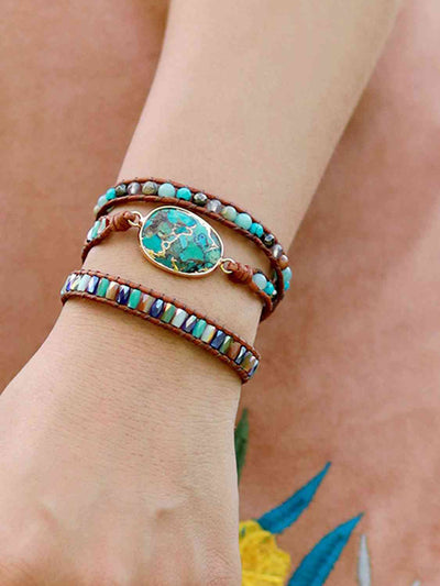 Dreilagiges Armband aus Natursteinen