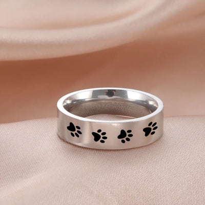 Pfotenring aus Edelstahl – Symbolischer Schmuck für Tierfreunde