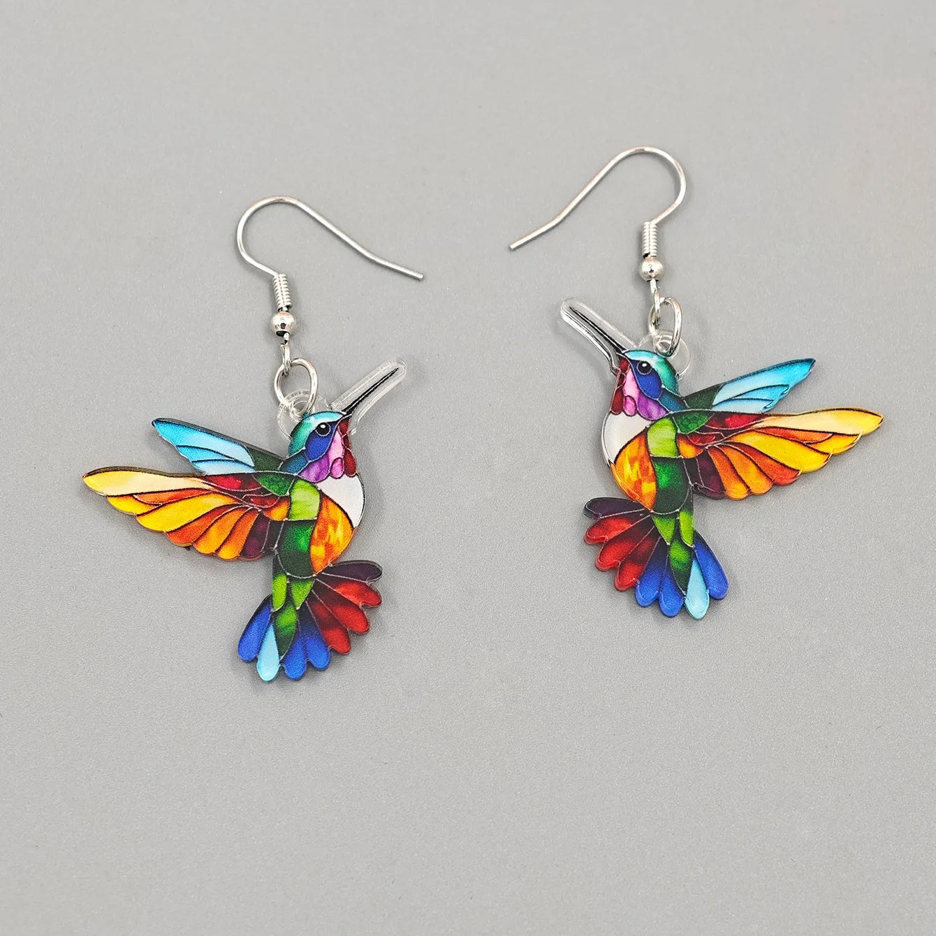Bunte Kolibri-Hängeohrringe – Acryl-Vogelohrringe im 2D-Design