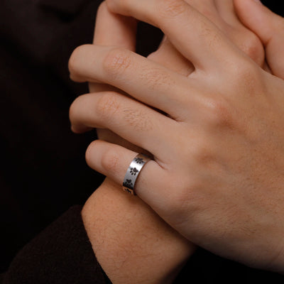 Pfotenring aus Edelstahl – Symbolischer Schmuck für Tierfreunde