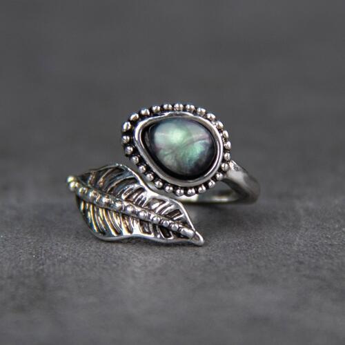 Bypass-Ring mit Mondstein und Blatt-Design